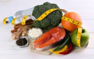 Imagem de legumes verduras e salmão